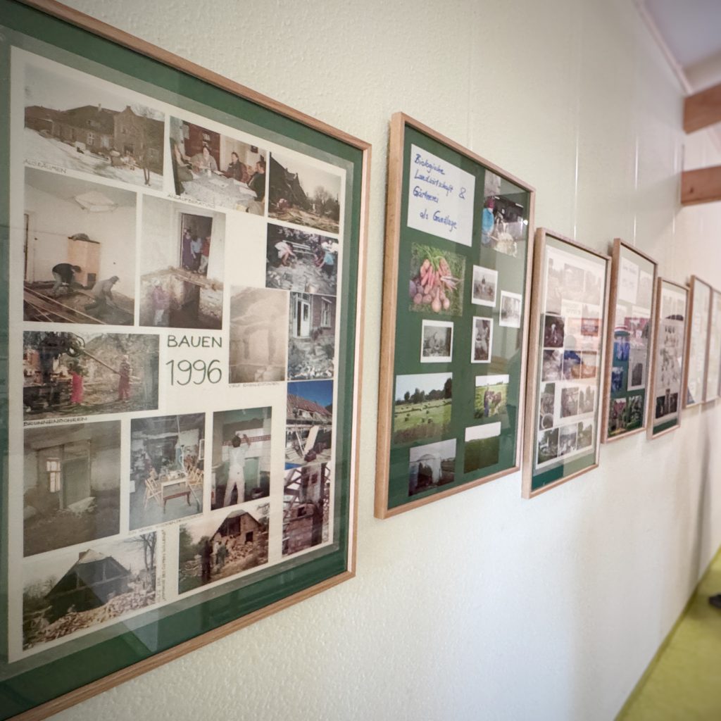 Ausstellung zu 35 Jahren Insel e.V. im Lernhaus Kransdorf